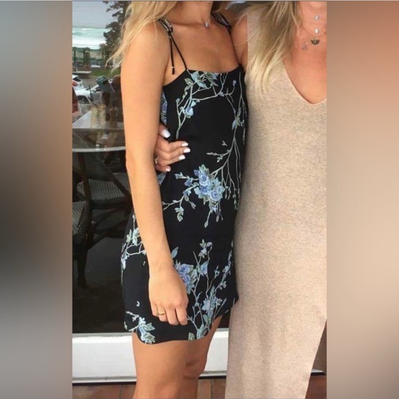 BNWOT REFORMATION floral mini dress size 2 - Picture 4 of 5